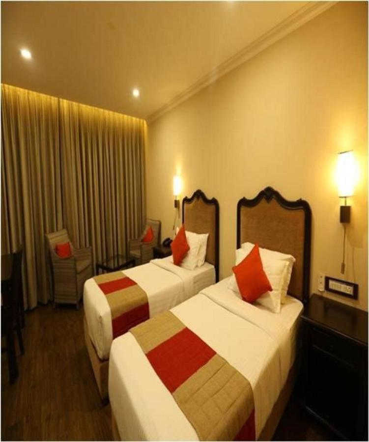 Hotel Atithi Guwahati Buitenkant foto