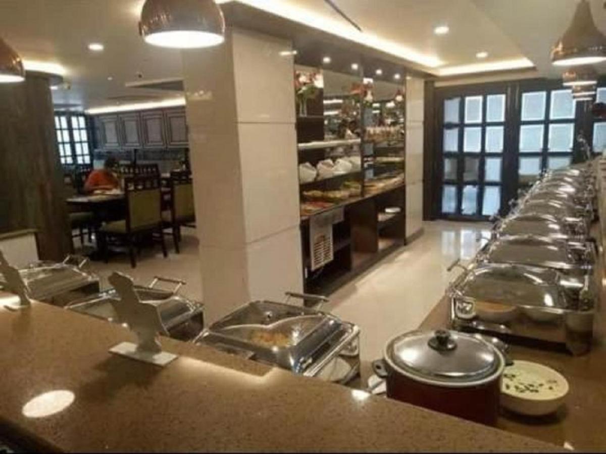 Hotel Atithi Guwahati Buitenkant foto