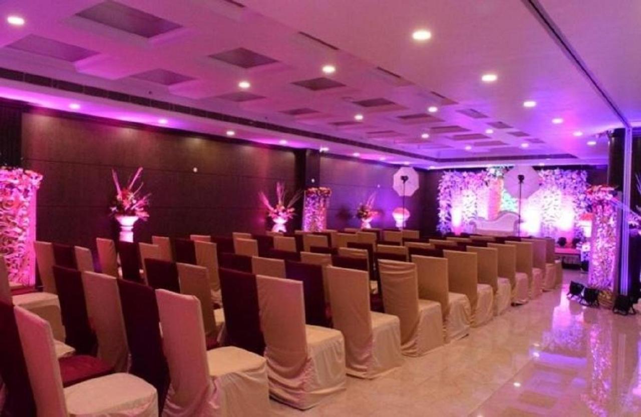 Hotel Atithi Guwahati Buitenkant foto