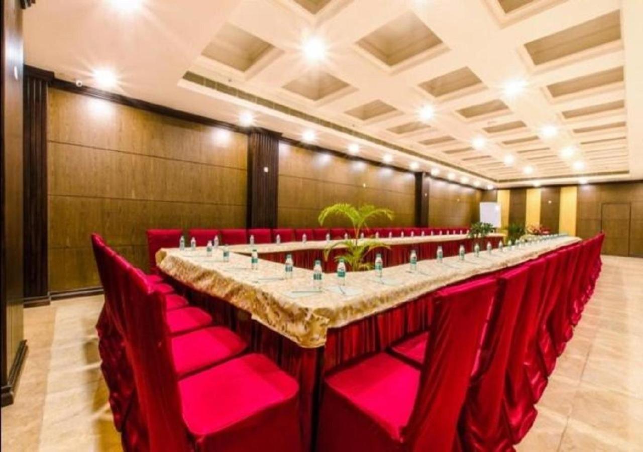 Hotel Atithi Guwahati Buitenkant foto