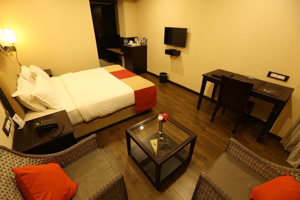 Hotel Atithi Guwahati Buitenkant foto