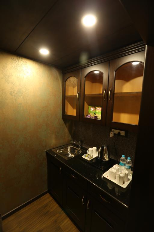 Hotel Atithi Guwahati Buitenkant foto