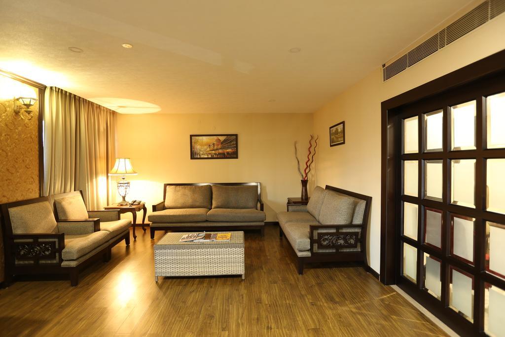 Hotel Atithi Guwahati Buitenkant foto