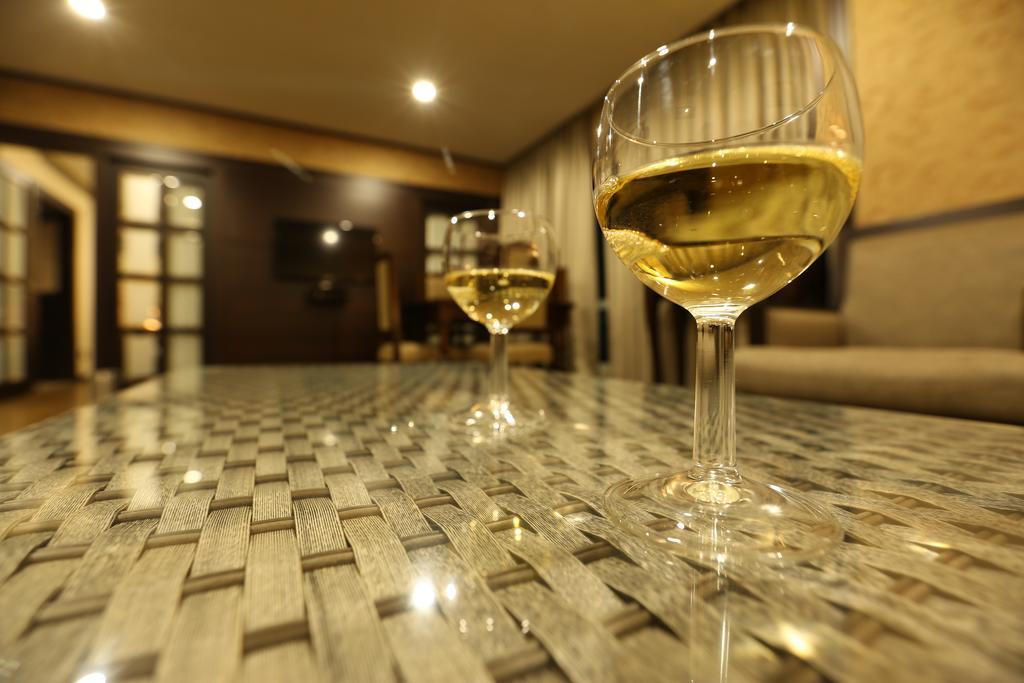 Hotel Atithi Guwahati Buitenkant foto