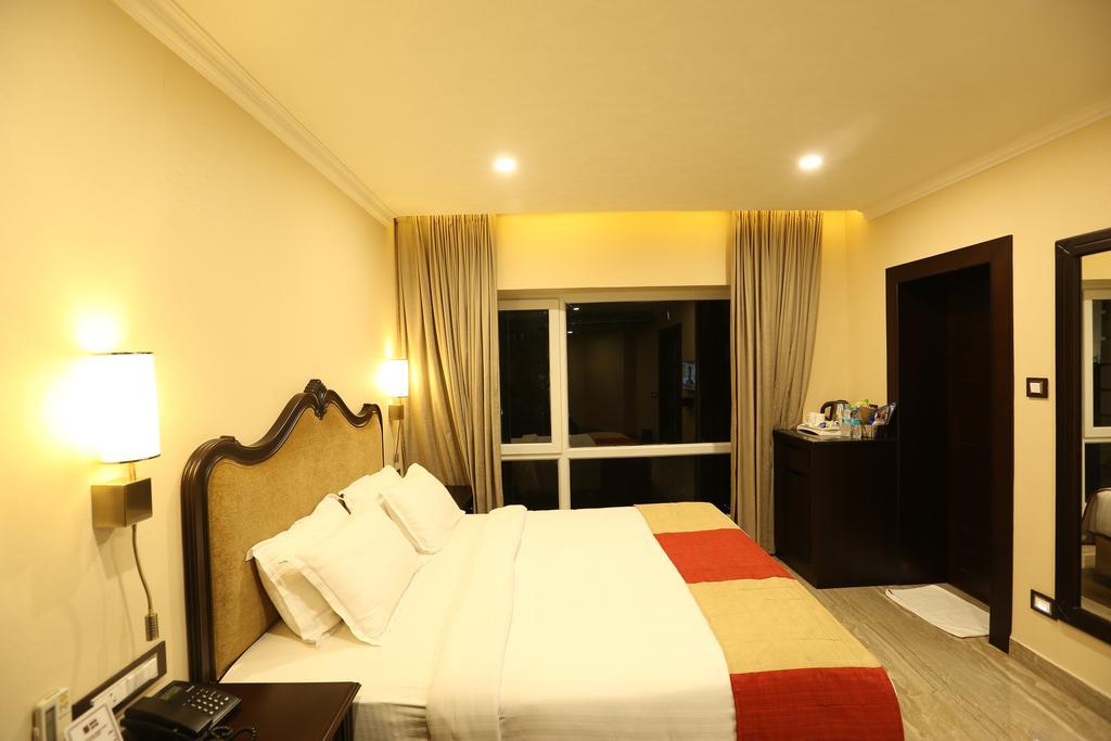 Hotel Atithi Guwahati Buitenkant foto