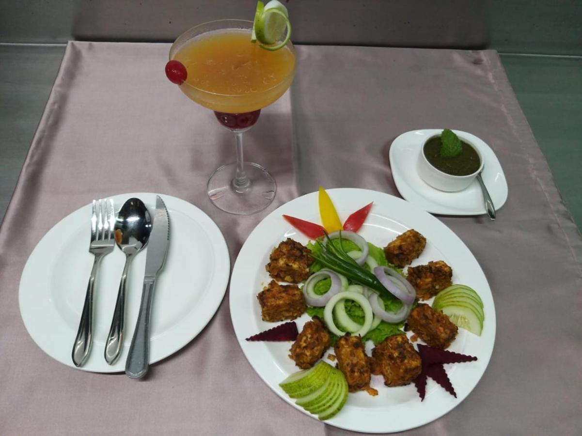 Hotel Atithi Guwahati Buitenkant foto